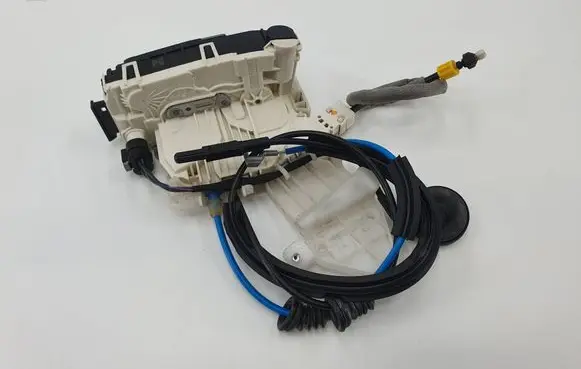 Mercedes-Benz E W212 Rear door lock A2047302135