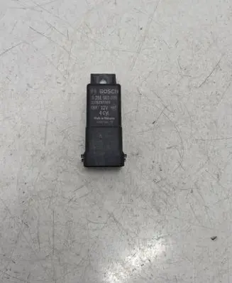 Nissan X-Trail T32 Glow plug pre-heat relay 0281003070 20160618 110673774R