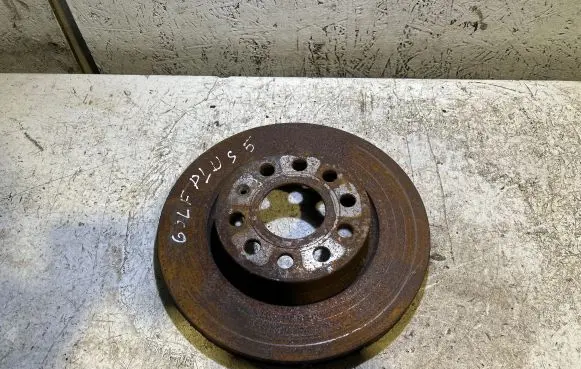 Volkswagen Golf V Front brake disc