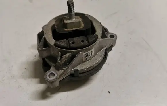 BMW 4 F36 Gran coupe Engine mount bracket 6859411