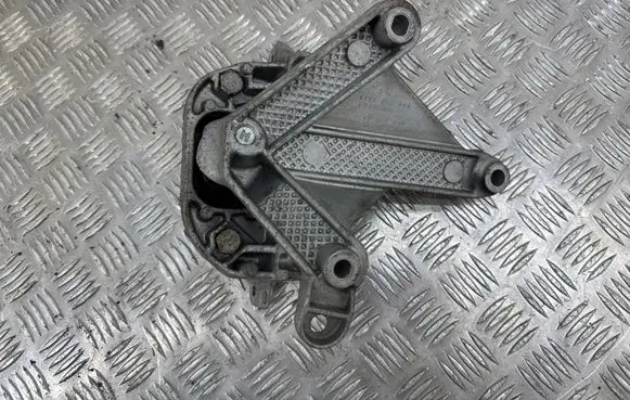 Dacia Sandero Gearbox mount 8200216113