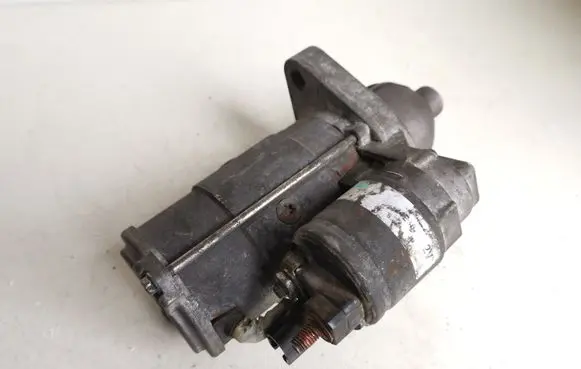 Toyota Avensis T270 Starter motor 281000R021