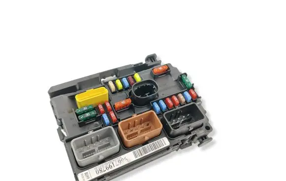 Citroen C3 Fuse module 9667199780