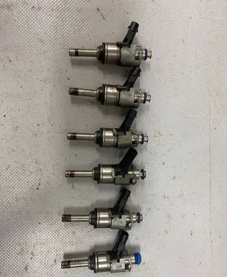 Audi Q7 4M Fuel injector 06C906036C