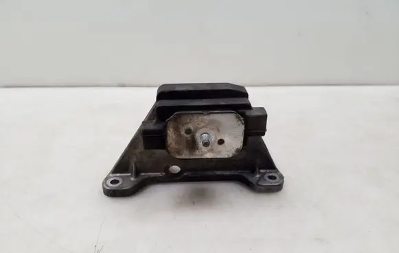 BMW 5 E60 E61 Engine mount bracket 6761107