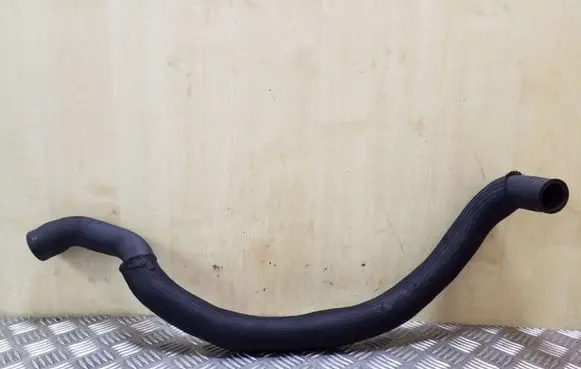 Volvo V70 Engine coolant pipe/hose