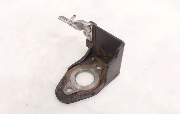 Toyota Camry VIII XV70 Fuel pump bracket 25070