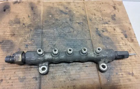 Toyota Corolla Verso E121 Fuel main line pipe