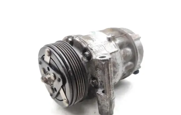 Volvo V70 Air conditioning (A/C) compressor (pump) 30630921