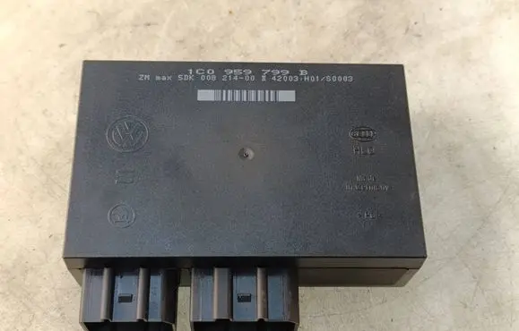 Volkswagen PASSAT B5.5 Comfort/convenience module 1C0959799B 5DK00821400