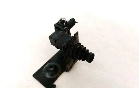 Volkswagen PASSAT B4 Bonnet alarm switch sensor 357953246