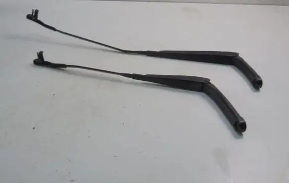 Audi A3 S3 8P Front wiper blade arm 8P1955409E