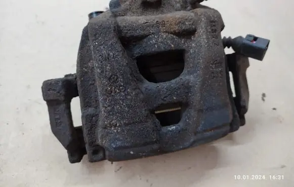 Volkswagen Tiguan Front brake caliper