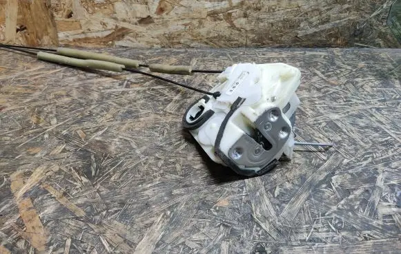 Mazda 6 Front door lock GS1D