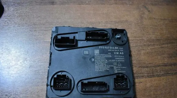 Porsche Cayenne (9Y0 9Y3) Trunk lid opening control unit 9Y0907064BK