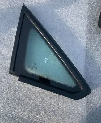 Volkswagen Caddy Front triangle window/glass 2K5