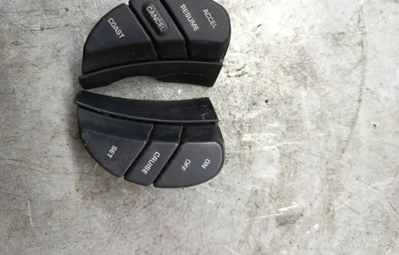 Steering wheel buttons/switches