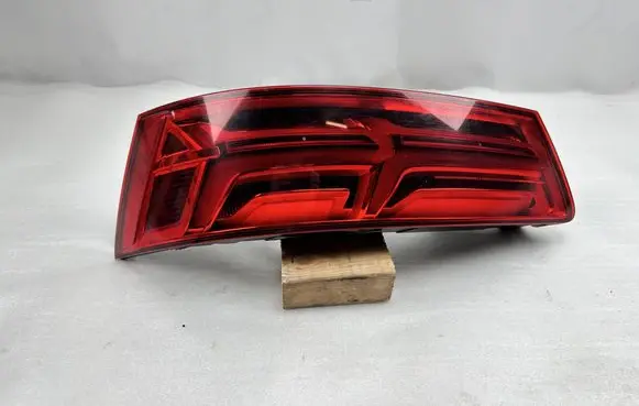 Audi Q7 4M Rear/tail lights 4M0945094