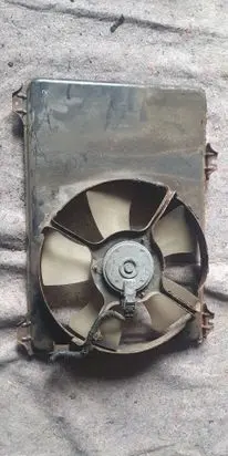 Suzuki Swift I Radiator cooling fan shroud