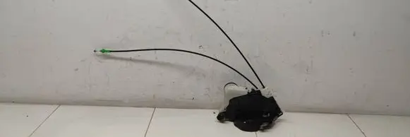 Toyota Yaris Front door lock MITSU1
