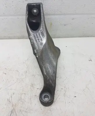 Audi A4 S4 B7 8E 8H Engine mounting bracket 8E0199307S