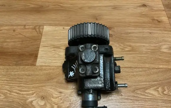 Opel Insignia A Fuel injection high pressure pump 55571005 1106054 0445010193