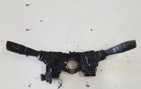 Toyota Land Cruiser (J150) Tailgate/trunk/boot open switch 