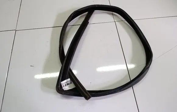 Mitsubishi Colt Rubber seal front coupe door 9415000093