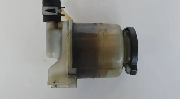 Nissan NP300 Power steering fluid tank/reservoir 