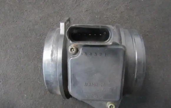 Audi A6 S6 C5 4B Mass air flow meter 06C133471A AFH75-01A