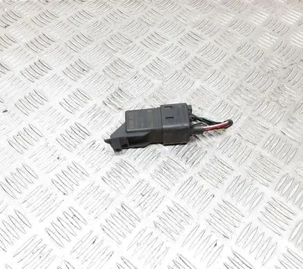 Skoda Octavia Mk2 (1Z) Glow plug pre-heat relay 0281003038 20101021