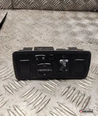 Toyota Avensis T250 Wing mirror switch 777669