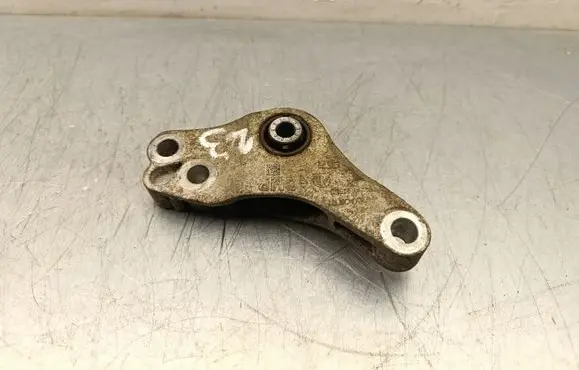 Peugeot 208 II Gearbox mounting bracket 9826468580 A0000R01