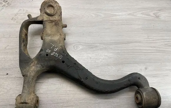 Land Rover Discovery 3 - LR3 Front lower control arm/wishbone