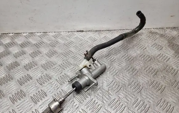 Toyota Avensis T250 Clutch slave cylinder 