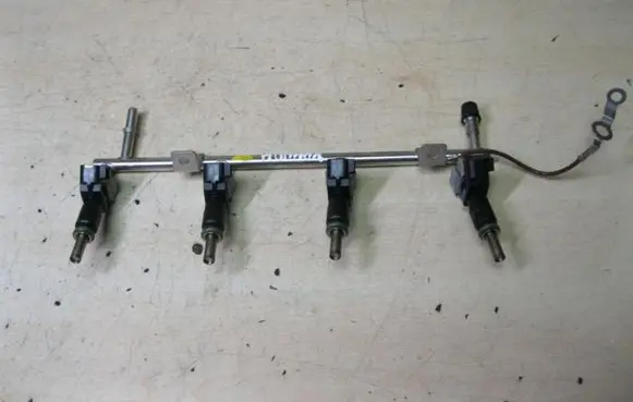Opel Mokka X Fuel distributor 55571242 VD4404