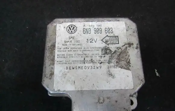Volkswagen Golf III Airbag control unit/module 6n0909603 5wk4137