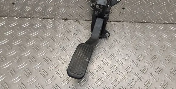 Accelerator throttle pedal