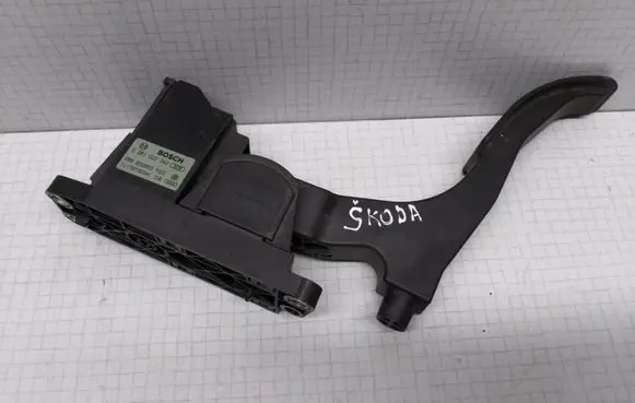 Skoda Octavia Mk1 (1U) Accelerator throttle pedal 0281002342 1J1721503K 286200660YB3