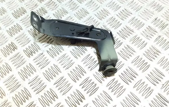 Volvo XC90 Headlight/headlamp mounting bracket