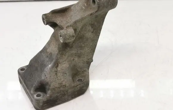 Mercedes-Benz E W211 Engine mounting bracket A6112230704