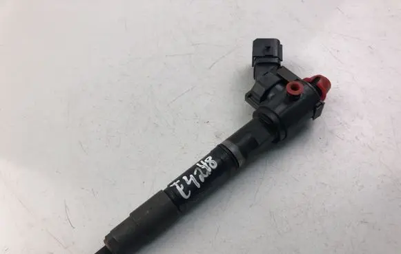 Volvo V70 Fuel injector 31405404
