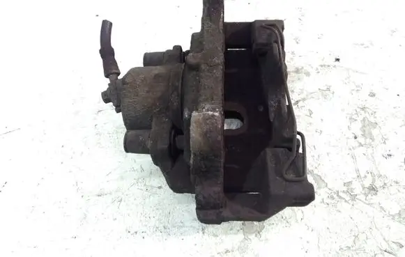 Volkswagen PASSAT B7 Front brake caliper