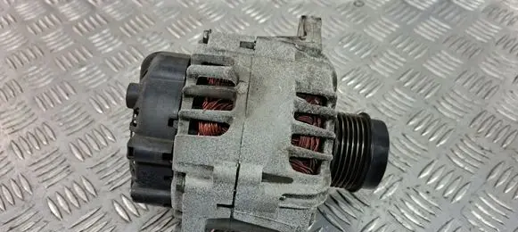 Hyundai i40 Generator/alternator 373002B750