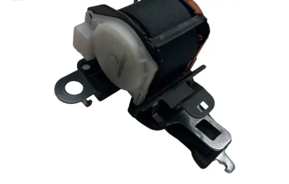 Middle seatbelt (rear)