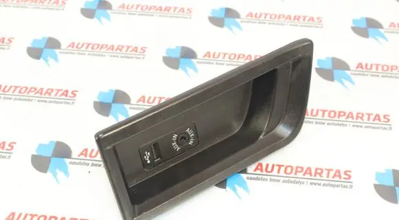 BMW 1 F20 F21 USB socket connector 9207358 105026813