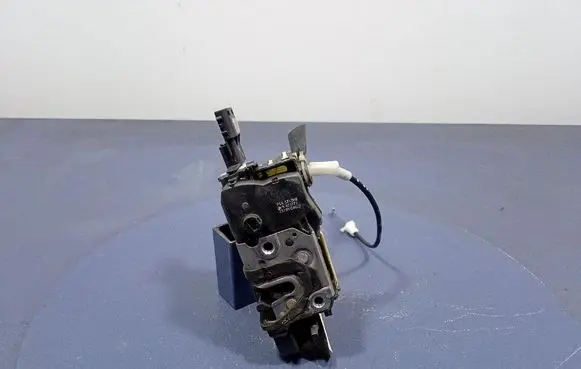 Citroen C5 Front door lock PSA574388