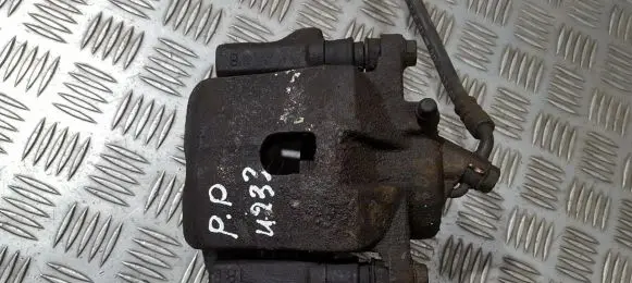 Toyota RAV 4 (XA20) Front brake caliper