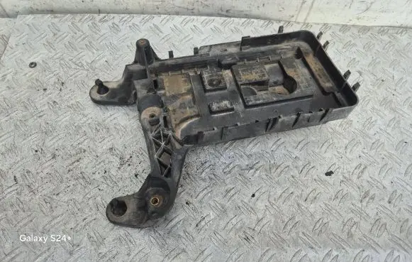 Volkswagen Caddy Battery tray 1K0915333B