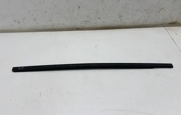 Opel Mokka B Front door glass trim molding 